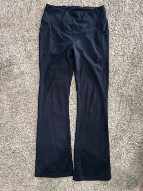 Women's flare yoga pant with side pockets/hidden back waist pocket black size L